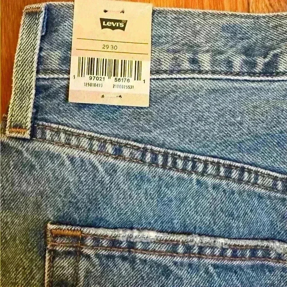 Levi’s |  Women’s straight leg light wash 501s size 29/30 BNWT - Picture 2 of 11
